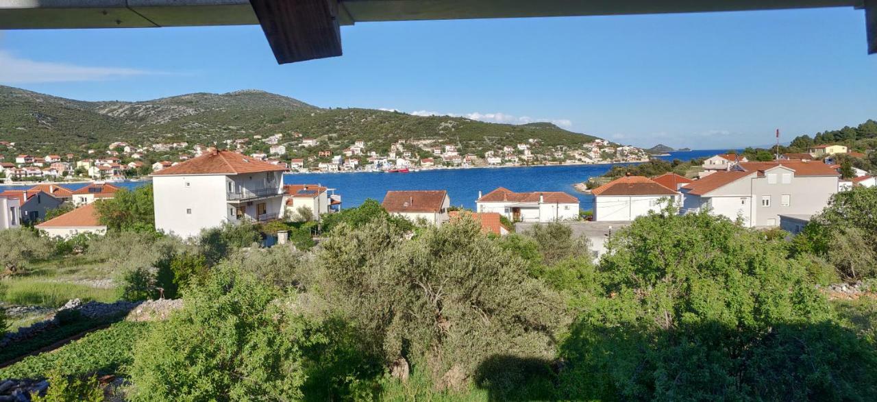 Guest House Maslina Vinišće Esterno foto