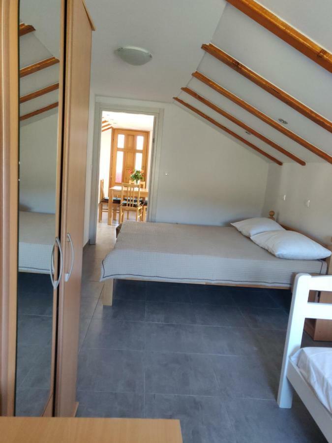 Guest House Maslina Vinišće Esterno foto