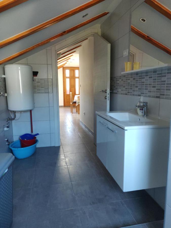 Guest House Maslina Vinišće Esterno foto
